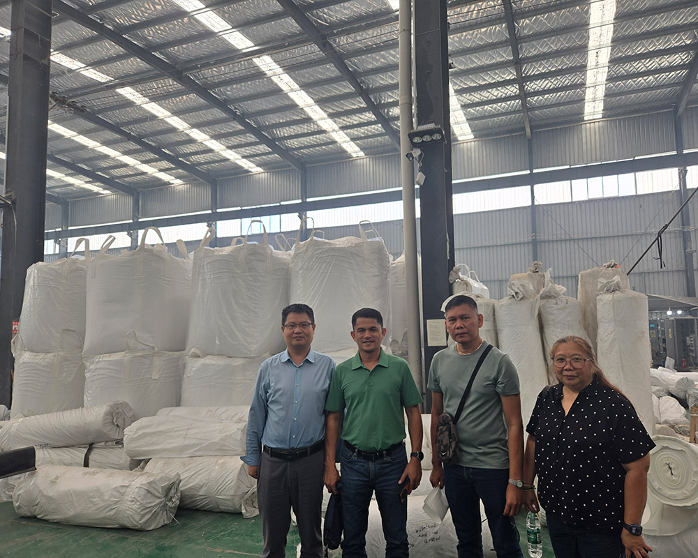Southeast Asian Customers Visit Our Factory3.jpg